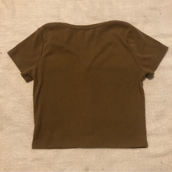 3/20$ SHEIN - Brown T-Shirt Crop Top - Picture 2 of 4